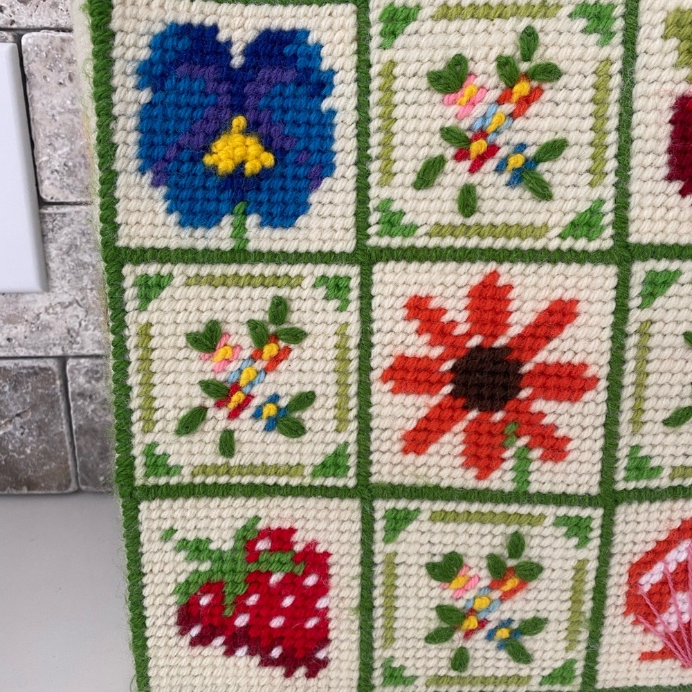 Vintage Rare Design Nature Handmade Needle Point Purse Cream And Green Patchwork - Picture 2 of 8